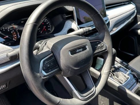 Used 2024 Jeep Compass Latitude AWD/4WD image 8