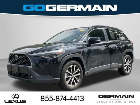 Used 2025 Toyota Corolla Cross XLE AWD/4WD image 1