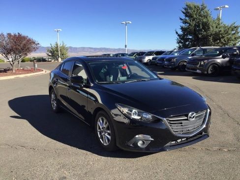Used 2016 MAZDA MAZDA3 i Touring w/ Popular Equipment Package image 4