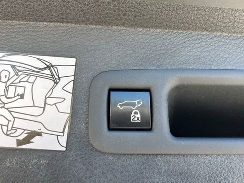 Used 2024 Toyota Sienna Platinum image 17