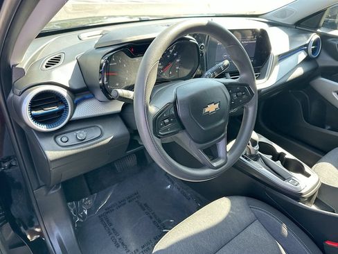 Used 2024 Chevrolet Trax LS w/ LS Convenience Package FWD image 9