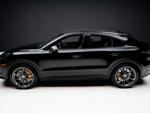 Used 2023 Porsche Cayenne Turbo GT image 15