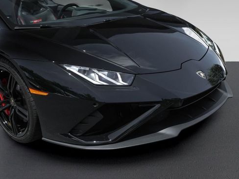 Used 2020 Lamborghini Huracan EVO RWD image 12