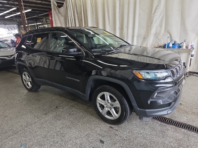 Used 2023 Jeep Compass Latitude AWD/4WD image 2