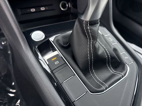 New 2026 Volkswagen Taos SE FWD image 32