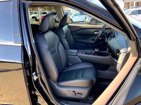 Used 2023 Nissan Rogue SL w/ SL Premium Package image 8