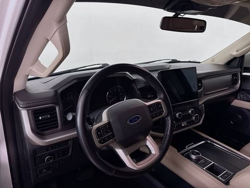 Used 2022 Ford Expedition XLT image 9