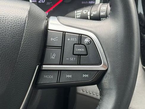 Used 2021 Toyota Highlander LE FWD image 10