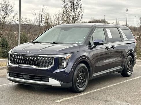 Used 2025 Kia Carnival image 1