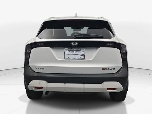 Used 2025 Nissan Kicks SR image 8