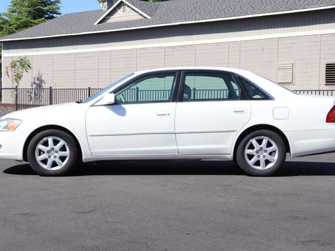 Used 2001 Toyota Avalon XLS FWD image 5