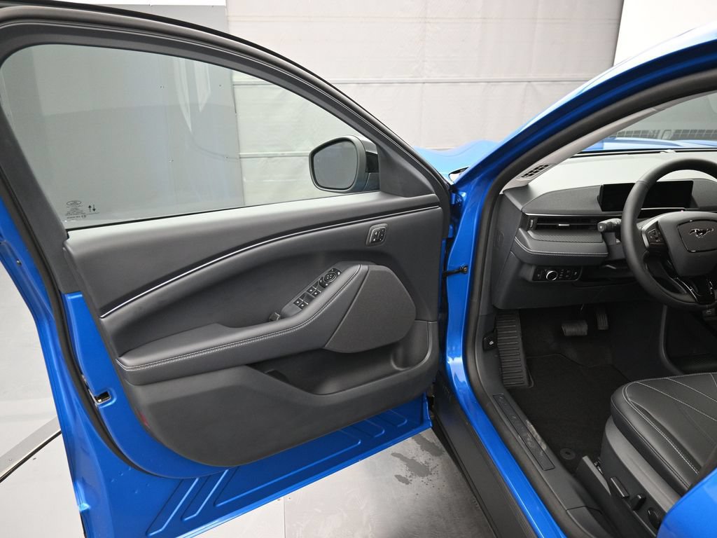 Used 2025 Ford Mustang Mach-E Select w/ Comfort Package Lite RWD image 8