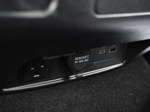 Used 2024 Nissan Armada SL w/ Captain's Chairs Package image 30