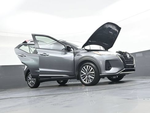 Used 2023 Nissan Kicks SR w/ SR Premium Package FWD image 56