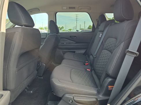 Used 2024 Nissan Pathfinder SV AWD/4WD image 13