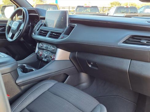 Used 2024 GMC Yukon XL SLE image 11