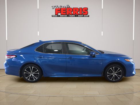 Used 2020 Toyota Camry SE FWD image 6