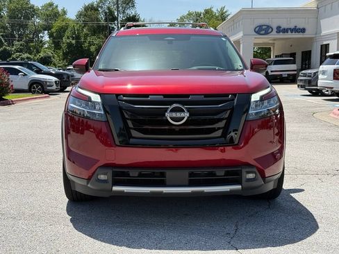 Used 2023 Nissan Pathfinder Platinum w/ Cargo Package AWD/4WD image 2