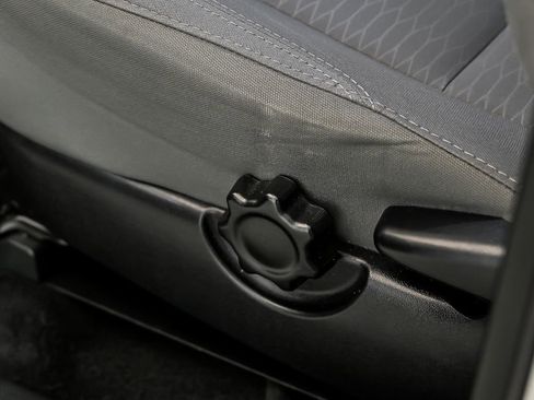 Used 2019 Toyota Tacoma SR5 AWD/4WD image 16