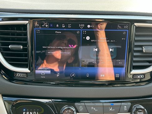 Used 2024 Chrysler Pacifica Touring-L image 14