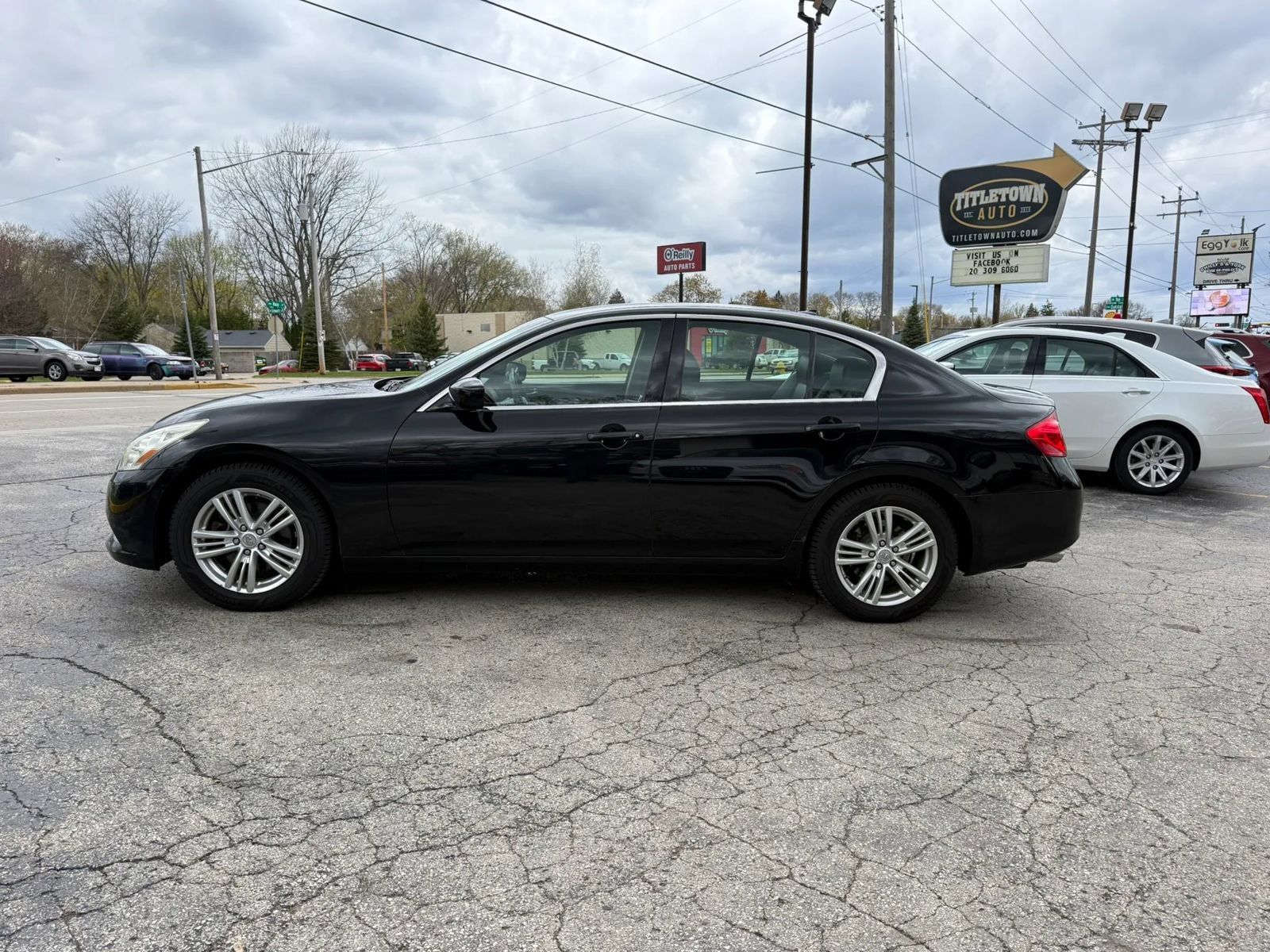 Used 2011 INFINITI G25 RWD image 2