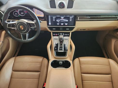 Used 2020 Porsche Cayenne AWD/4WD image 25