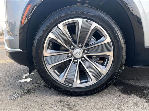 Used 2026 Cadillac Vistiq Luxury image 36