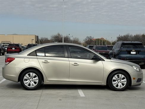Used 2014 Chevrolet Cruze LS image 3