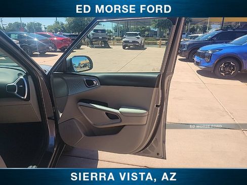 Used 2025 Kia Soul LX FWD image 16