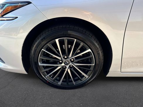 Used 2023 Lexus ES 350 w/ Premium Package FWD image 10