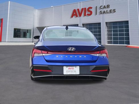 Used 2025 Hyundai Elantra SEL FWD image 5