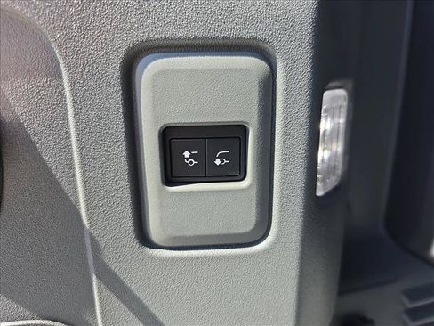 Used 2021 Land Rover Defender 110 X-Dynamic HSE AWD/4WD image 12