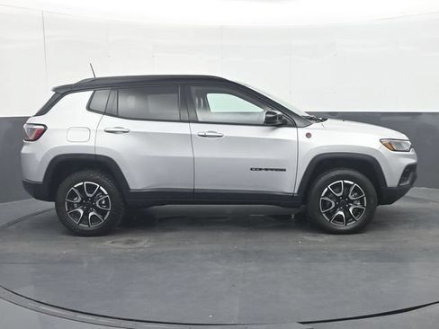 Used 2025 Jeep Compass Trailhawk AWD/4WD image 8
