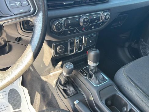 Used 2025 Jeep Gladiator Sport AWD/4WD image 17