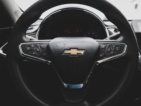 Used 2020 Chevrolet Malibu LT image 9