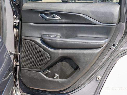 Used 2024 Jeep Grand Cherokee Laredo AWD/4WD image 10