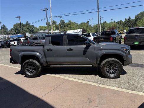 Used 2025 Toyota Tacoma TRD Pro AWD/4WD image 8