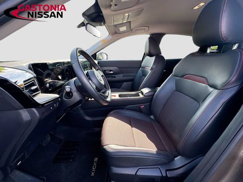 Used 2025 Nissan Kicks SR FWD image 26