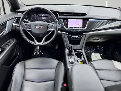 Used 2023 Cadillac XT6 Premium Luxury AWD/4WD image 5