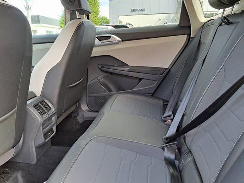 Used 2025 Volkswagen Taos SE AWD/4WD image 25