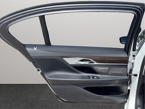 Used 2021 BMW 740i RWD image 43