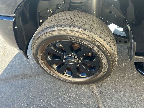 Used 2024 RAM 2500 Big Horn w/ Night Edition AWD/4WD image 13