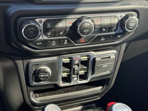 Used 2023 Jeep Wrangler Altitude image 32