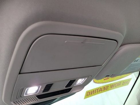 Used 2022 Ford Explorer XLT image 38