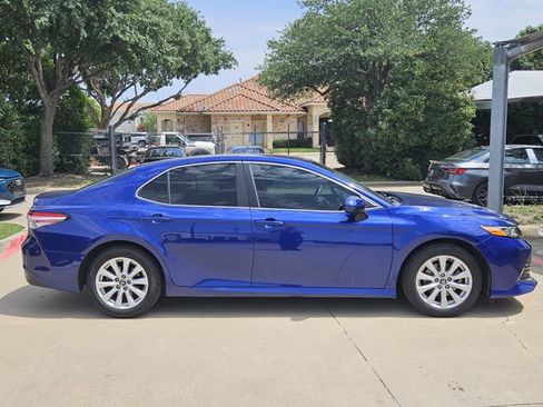 Used 2018 Toyota Camry LE FWD image 3