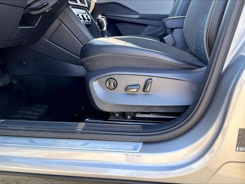 Used 2022 Volkswagen Taos SE image 35