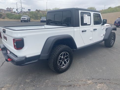 Used 2024 Jeep Gladiator Rubicon w/ Safety Group AWD/4WD image 4
