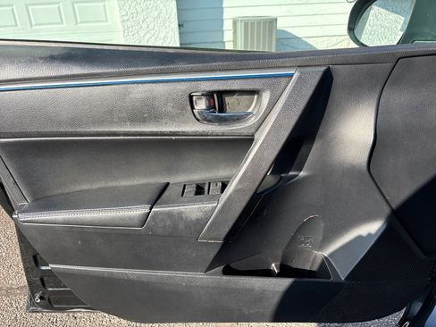 Used 2014 Toyota Corolla S image 38