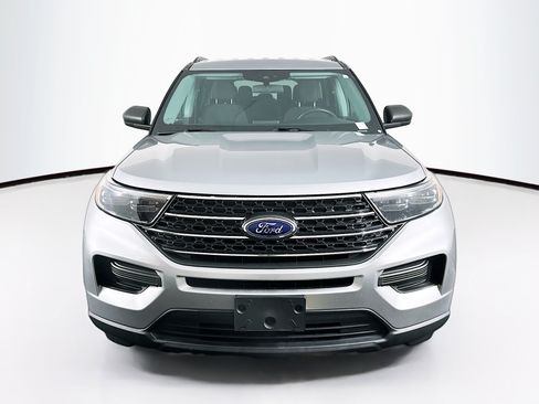 Used 2022 Ford Explorer XLT RWD image 2