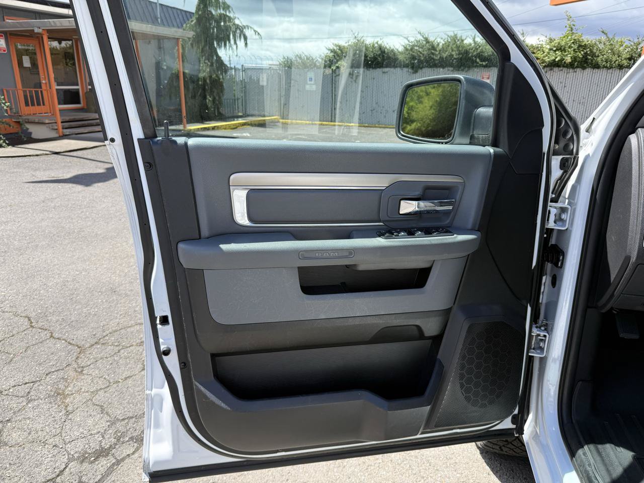 Used 2017 RAM 1500 Big Horn AWD/4WD image 9